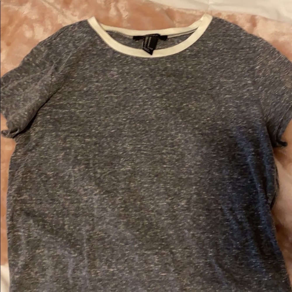 gray crop top